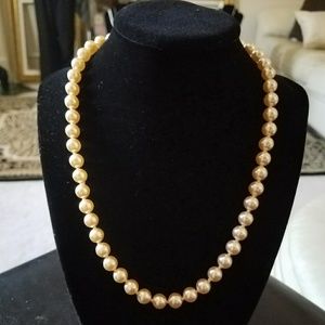 VINTAGE Beautiful Strand of Pearls 1/4 thick